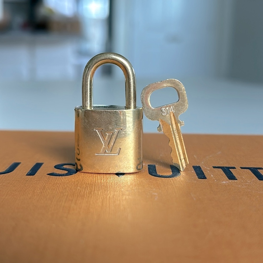 Louis Vuitton #314 LV Lock & Key